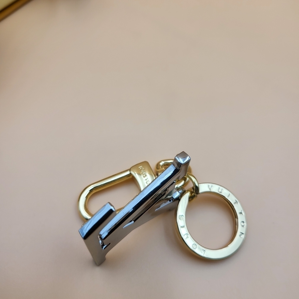 Elegant Novelty Gold and Silver Bag Charm Key Chain - Picture 5 of 5